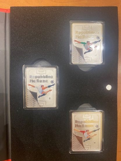 2022 - 5 euro Serie Eccellenze Italiane - FIGURINE PANINI - TRITTICO - immagine 2